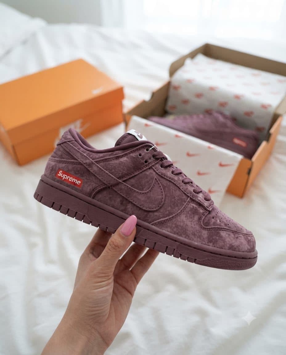 Nike Dunk Low x Supreme